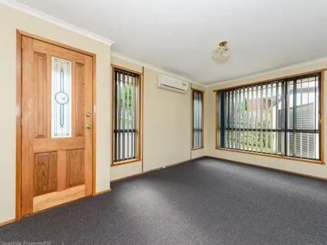 Unique 14 BLAND COURT, ROKEBY, TAS 7019 House for Rent