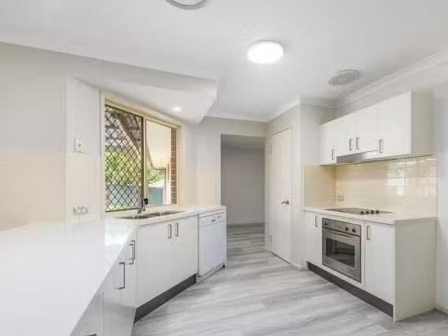 Nice 14 Carner Court, Parkwood, QLD 4214