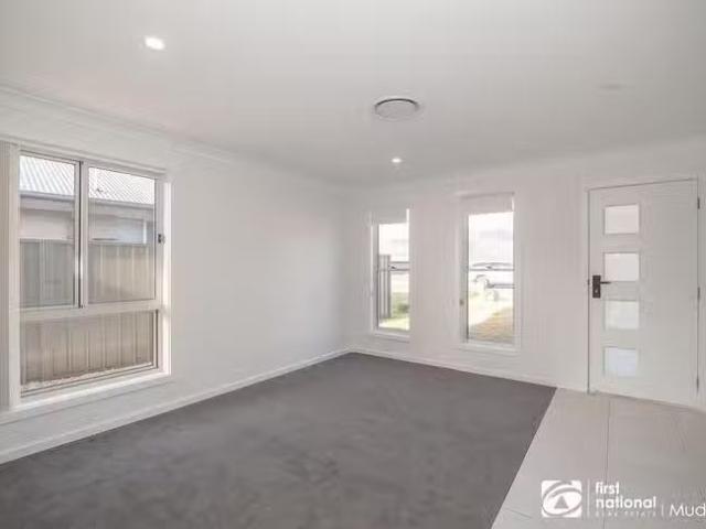 Unique 14 Davis Crescent, Caerleon, NSW 2850