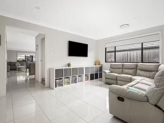 Unique 14 Fernlea Crescent, Marsden Park, NSW 2765