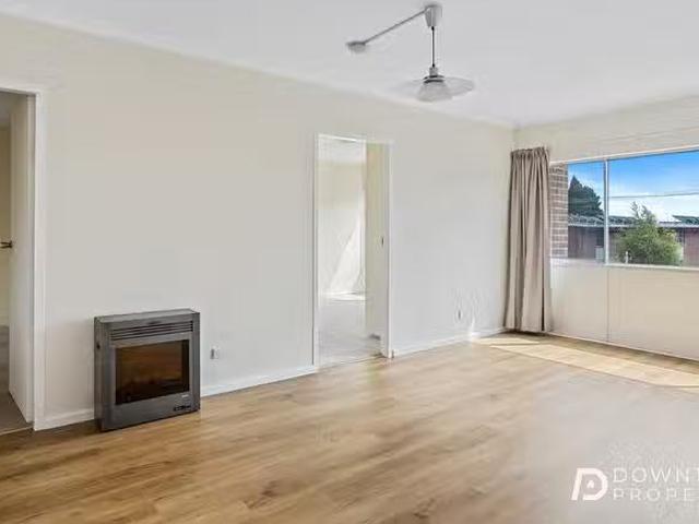Cozy 1/4 Hildern Street, New Town, TAS 7008