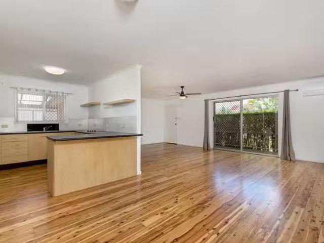 Charming 14 Symonds Road, Burleigh Heads, QLD 4220