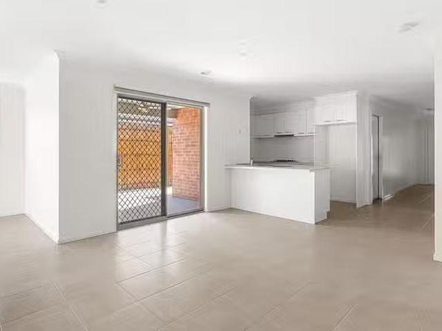 Nice 14 Seagrass Crescent, Point Cook, VIC 3030