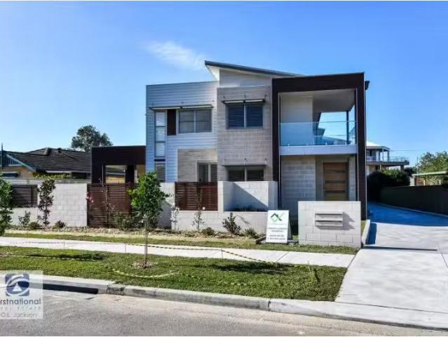 Just in! 1/50 Berith Street, Umina Beach Townhouse for rent L.