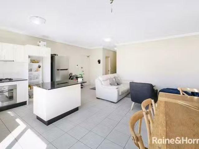 Charming 15/174 176 Bridge Road, Westmead, NSW 2145