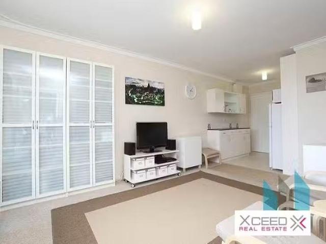 Just in! 15/29 Heard Way, Glendalough, WA 6016