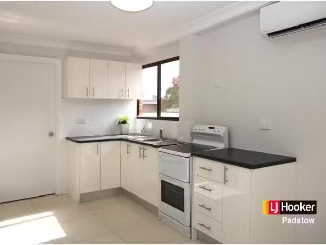Just in! 1/57 Townsend Street, Condell Park House for rent Li.
