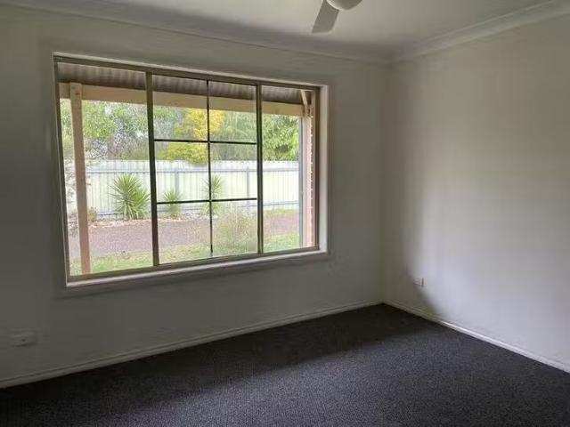 Unique 1/546 Hague Street, Lavington, NSW 2641