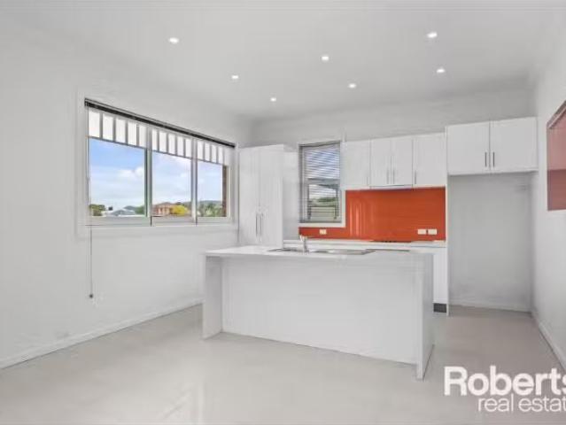 Cozy 1/55 Pedder Street, NEW TOWN House for rent Listed by Sh.