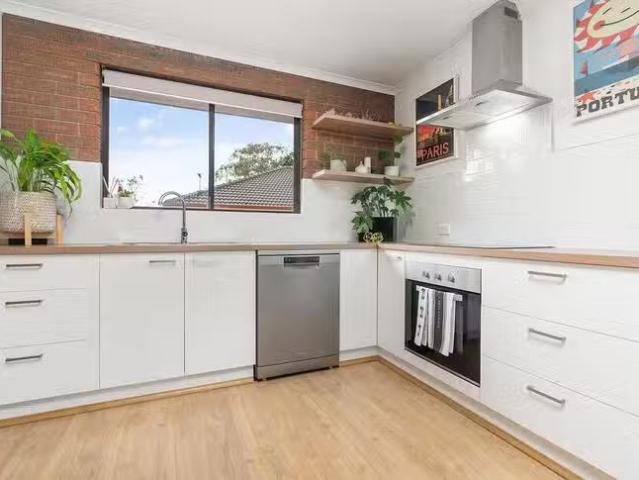Unique 1/595 Webb Street, Lavington, NSW 2641