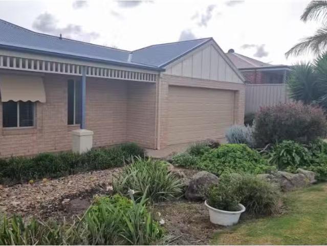 Cheap 159 Golf Club Drive, Howlong House for rent Listed by D.
