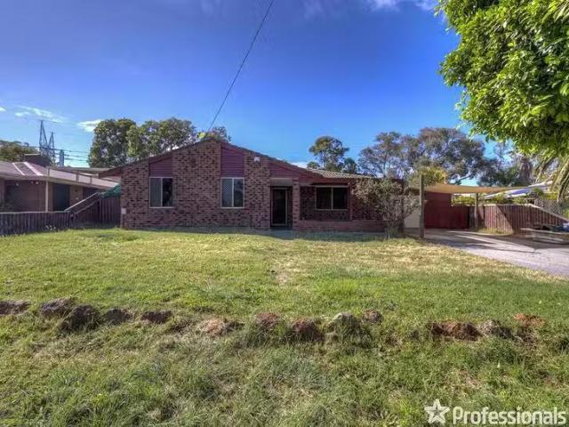 Nice 15 Moira Avenue, Forrestfield, WA 6058