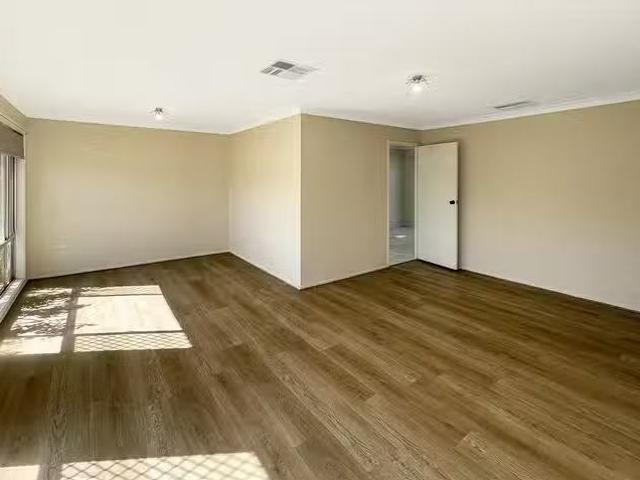 Cozy 15 Oxley Circle, Dubbo, NSW 2830