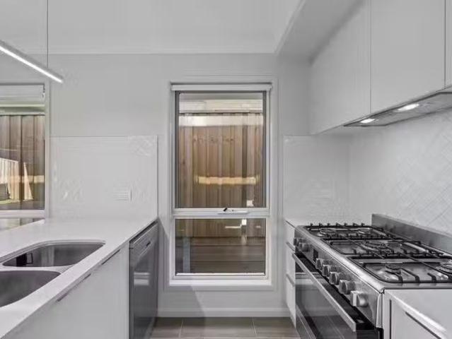 Deal! 15 Alectura Crescent, Bahrs Scrub, QLD 4207