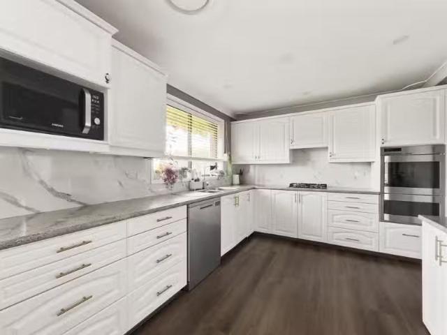 Deal! 15 Arunta Crescent, Leumeah House for rent Listed by Ha.