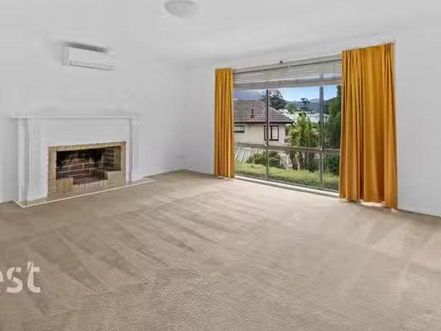 Unique 1/5 Balfour Court, Sandy Bay, TAS 7005