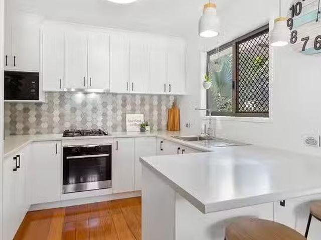 Cozy 15 Barramay Street, Manly West, QLD 4179