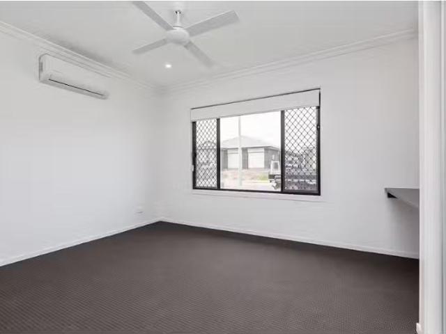 Cheap 15 Biyung Street, Fletcher Townhouse for rent Listed by.