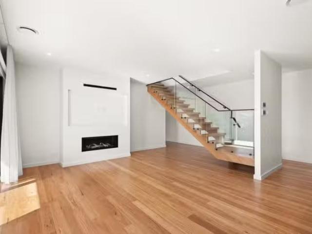 Rental! 15 Dingley Street, Templestowe Lower VIC 3107 Townho.