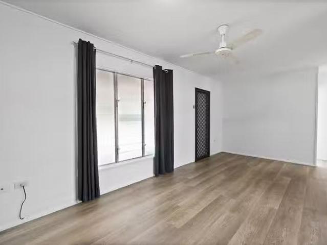 Cozy 1/5 Emu Street, SLADE POINT, QLD 4740 House for Rent