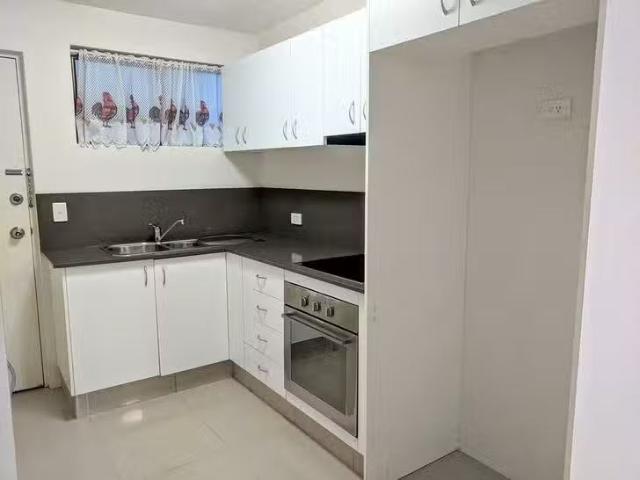 For Rent! 1/5 Jubilee Avenue, Broadbeach, QLD 4218
