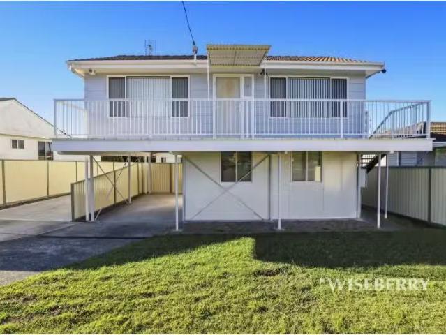 Cozy 15 Koorana Ave, Gorokan House for rent Listed by Heritag.