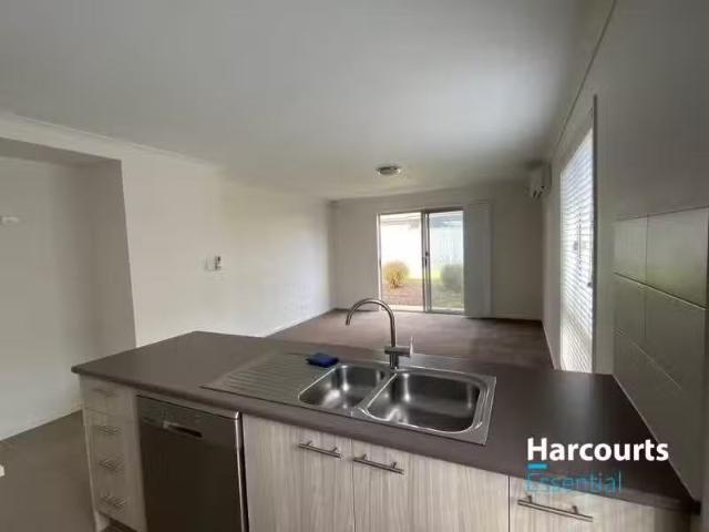 Unique 15 St Georges Way, BLAKEVIEW, SA 5114 House for Rent