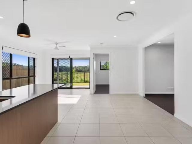 Charming 15 Sunray Parade, GRIFFIN, QLD 4503 House for Rent