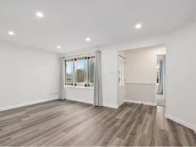Cozy 15 Shackleton Street, Robertson House for rent Listed by.