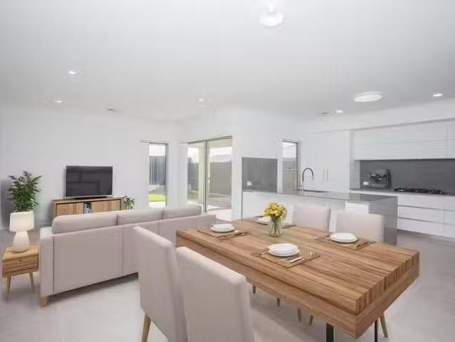 Deal! 15 Solida Road, Jindalee, WA 6036