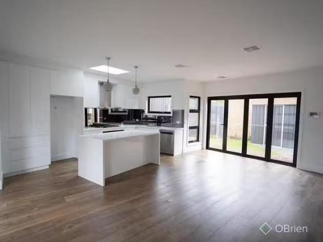 Cozy 15A The Parade, Clarinda, VIC 3169