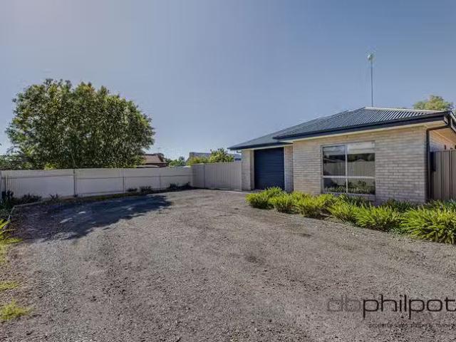 Nice 15A Appleshaw Street, Elizabeth Vale, SA 5112