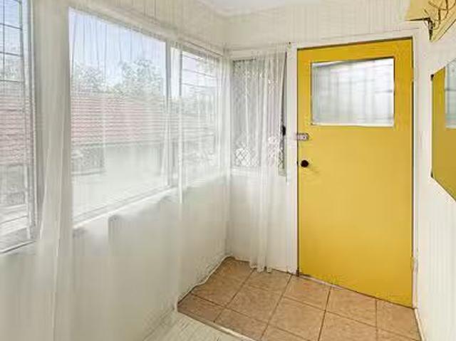 For Rent! 1/60 Kynance Street, Leichhardt, QLD 4305