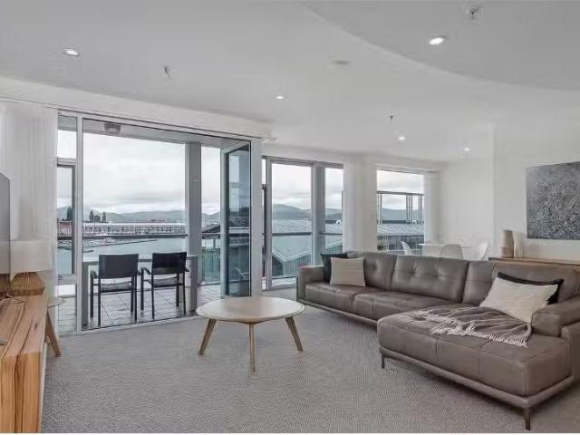 Deal! 16/1 Castray Esplanade, Battery Point Apartment for rent.