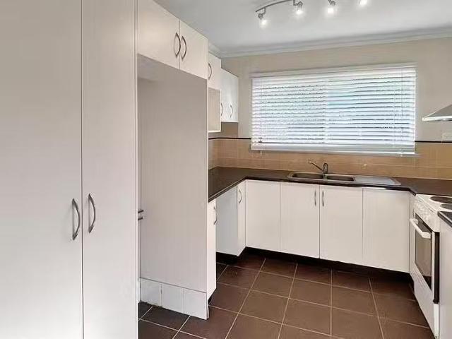 Unique 1/61 Hayward Street, Mooroobool, QLD 4870