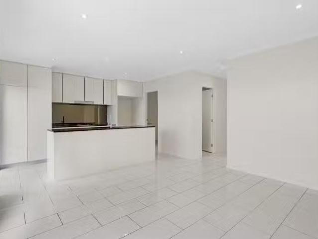 For Rent! 16/1 Residences Circuit, Pimpama, QLD 4209 Townhou.
