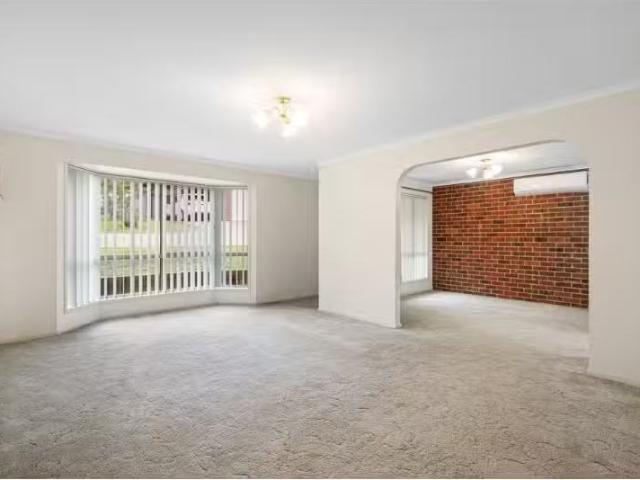 Charming 1/631 Pearsall Street, Lavington Townhouse for rent.