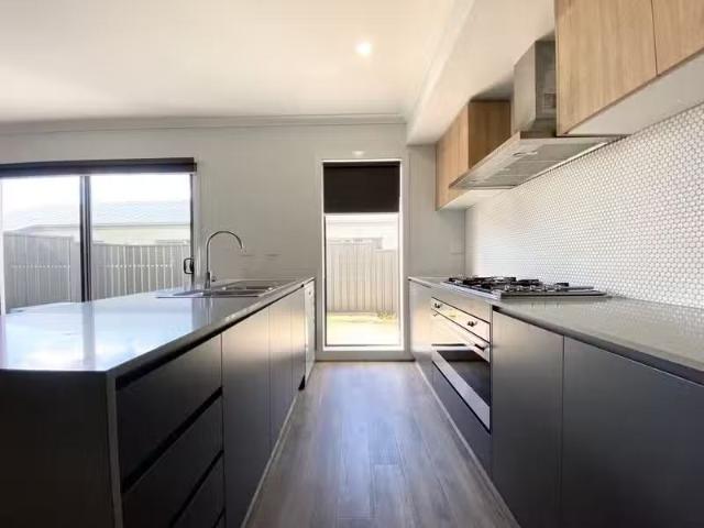 Rental! 167 Dryland Boulevard, MICKLEHAM, VIC 3064 House for.