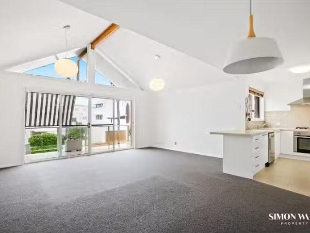 Deal! 1/69 Frederick Street, Merewether Townhouse for rent Li.