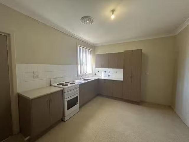 Cozy 16 Brook Street, Whyalla Stuart, SA 5608