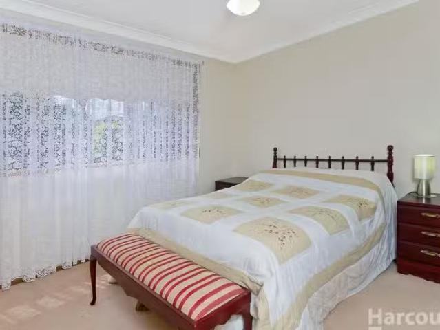 Cozy 16 Elparra Close, Port Macquarie, NSW 2444 House for Rent