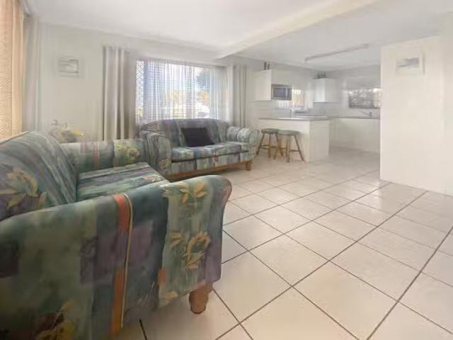Deal! 1/6 Esplanade, Golden Beach, QLD 4551
