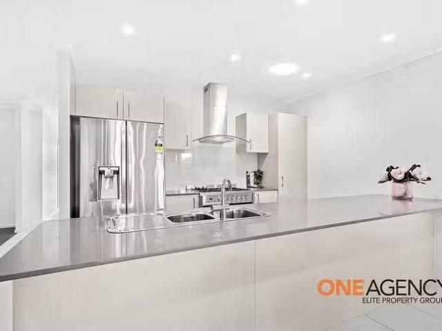 Nice 16 Farmgate Crescent, Calderwood, NSW 2527