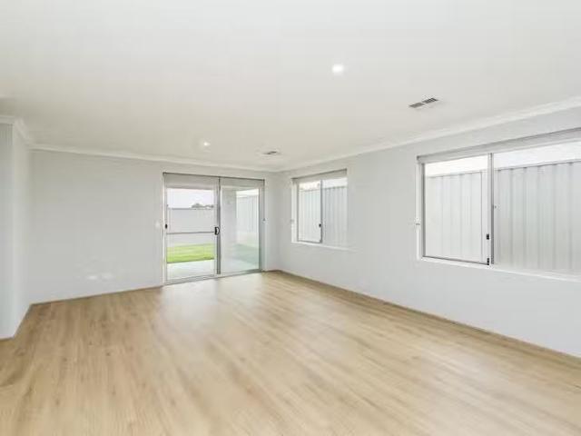 Unique 16 Holiday Way, Yanchep, WA 6035