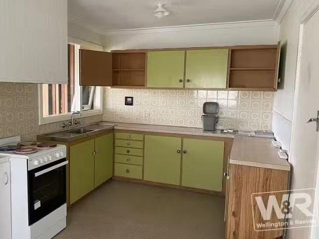 Nice 16 Leslie Street, Yakamia, WA 6330