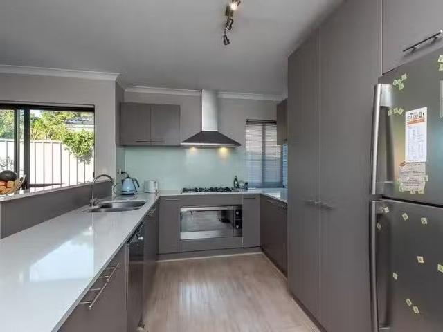Deal! 16B Thrall Street, Innaloo, WA 6018