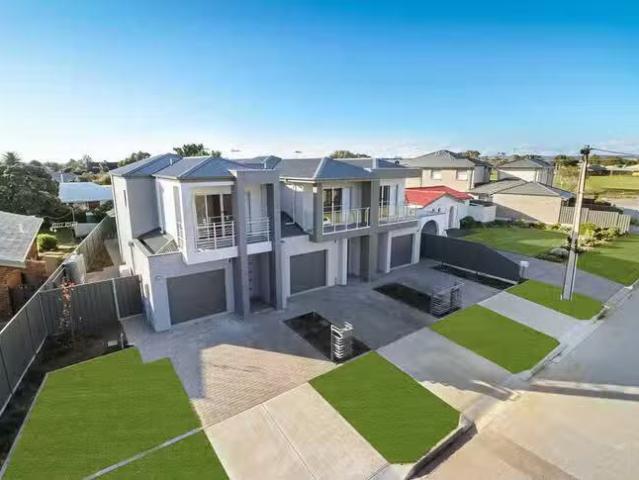 Unique 16B Tyabb Crescent, Port Noarlunga South, SA 5167