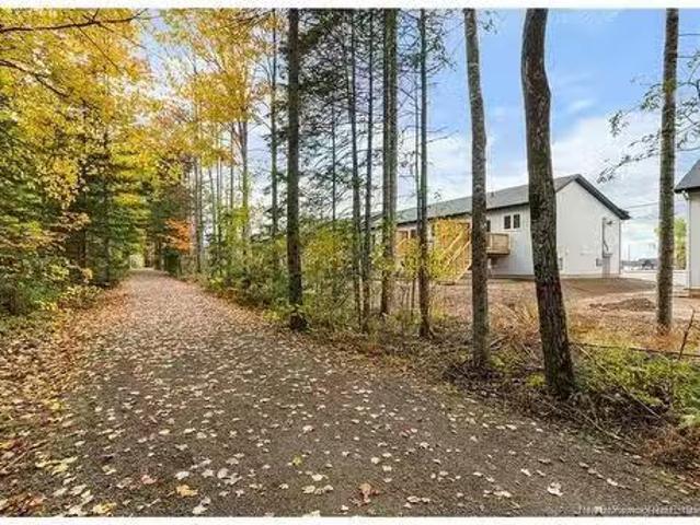 Just in! 170 Donat Cres, Dieppe, NB, E1A 9L4 house for lease.