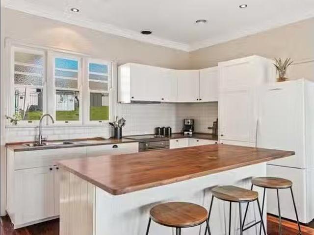 Charming 170C Jellicoe Street, Newtown, QLD 4350