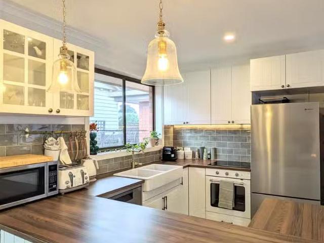 Cozy 1/77 Perry St, Fairfield VIC 3078